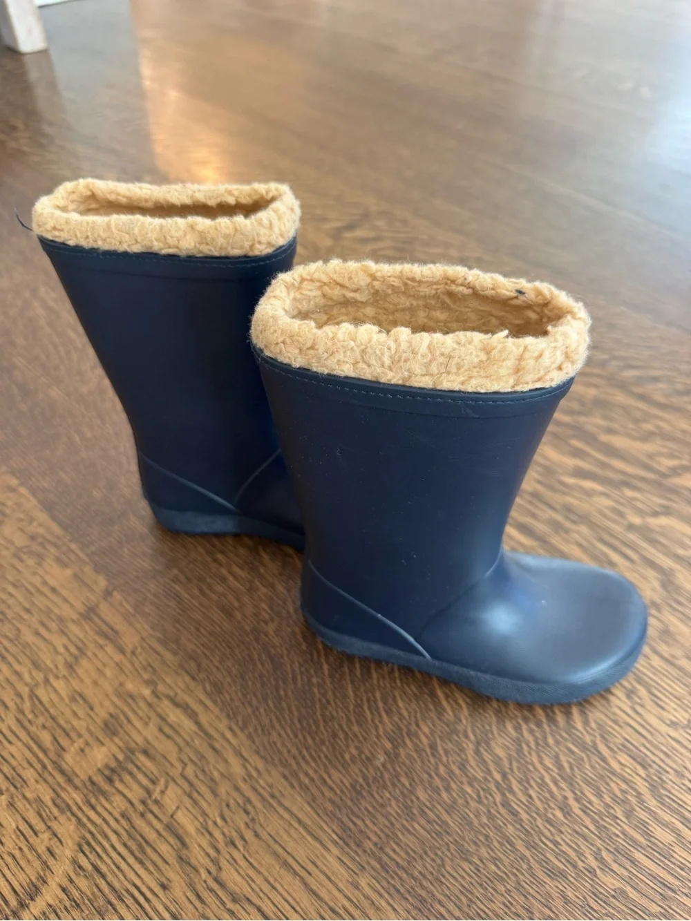Fleece lined rain boots v good condition